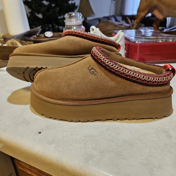 NIB Ugg Platform Tazz Size 40 Chestnut . - Picture 2 of 7